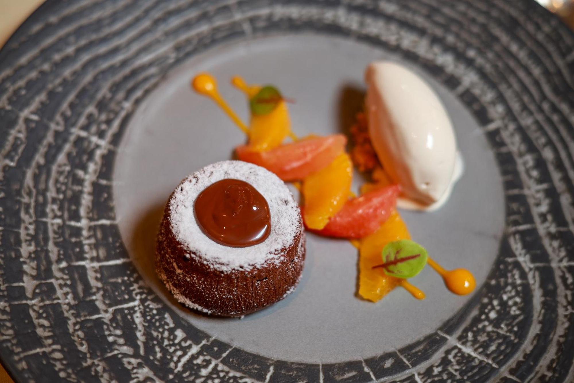 - Restaurant Le Cerf & 4*